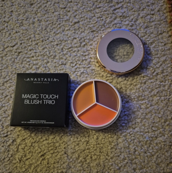 Anastasia Beverly Hills Magic Touch Blush Trio Peach - Picture 1 of 3